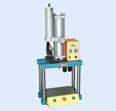 銘鏘四柱增壓壓床 電子材料生產(chǎn)的精密利器